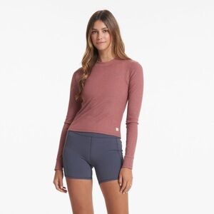 Vuori long sleeve pose fitted tee Sz medium